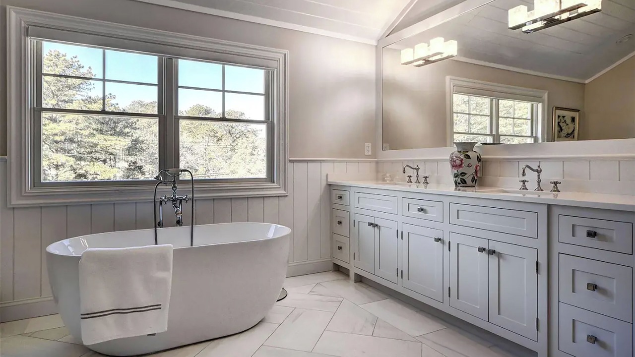 Photo of Bathroom in Shinnecock Hills