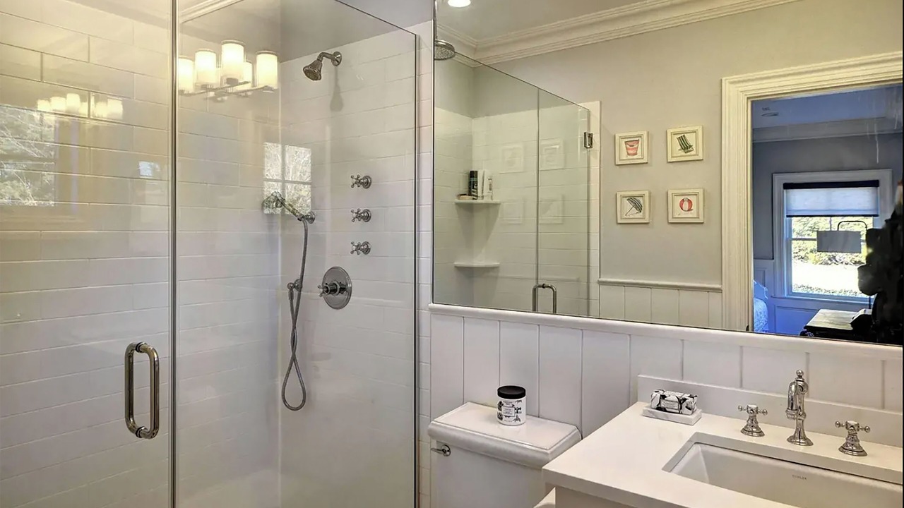 Photo of Bathroom in Shinnecock Hills