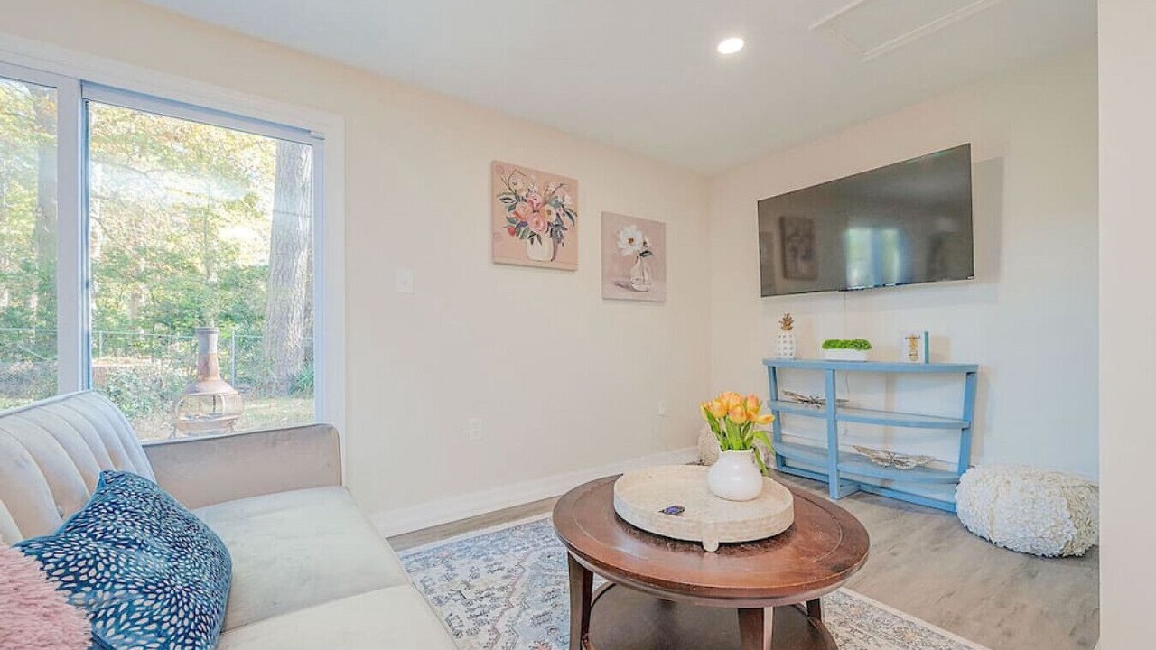 Photo of Livingroom in Central Newport News