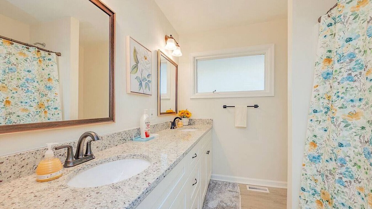 Photo of Bathroom in Central Newport News