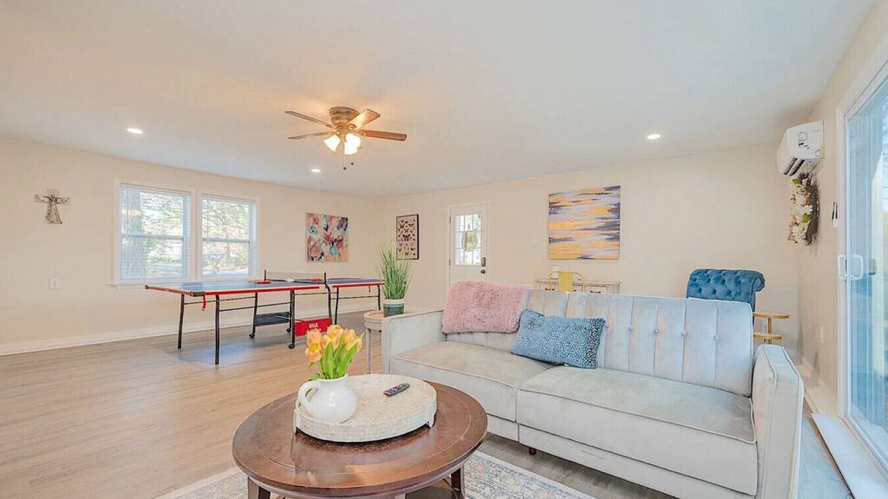 Photo of Livingroom in Central Newport News