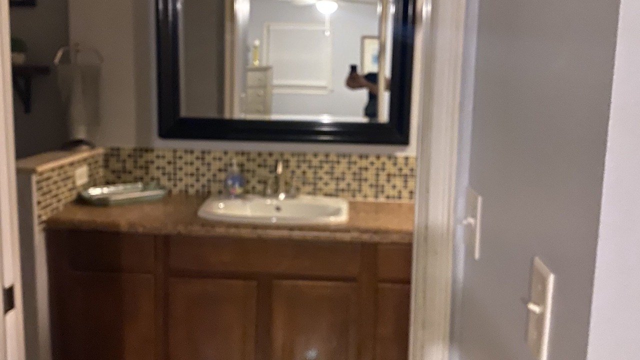 Photo of Bathroom in Broadview Manor