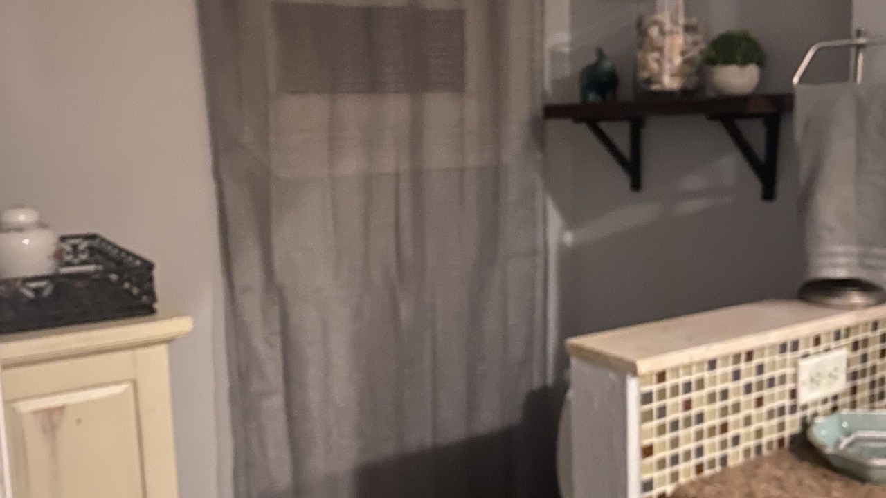 Photo of Bathroom in Broadview Manor