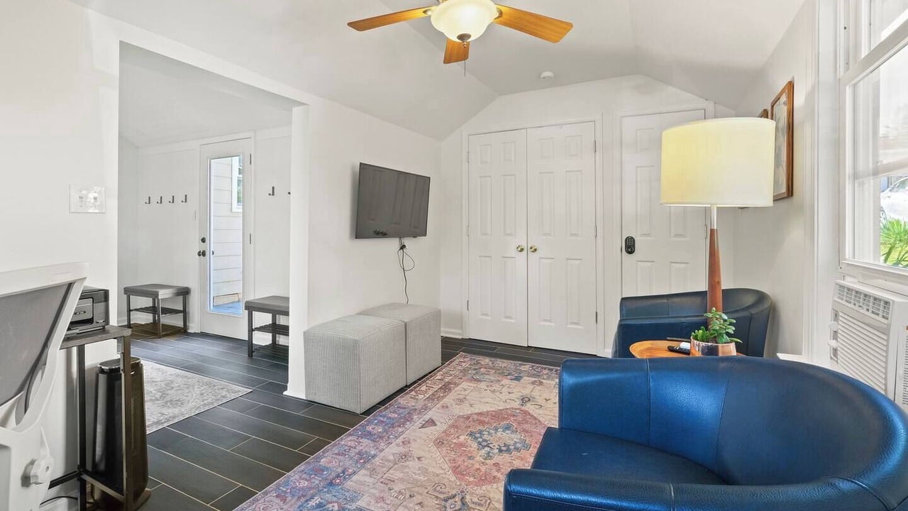 Photo of Livingroom in Fry's Spring