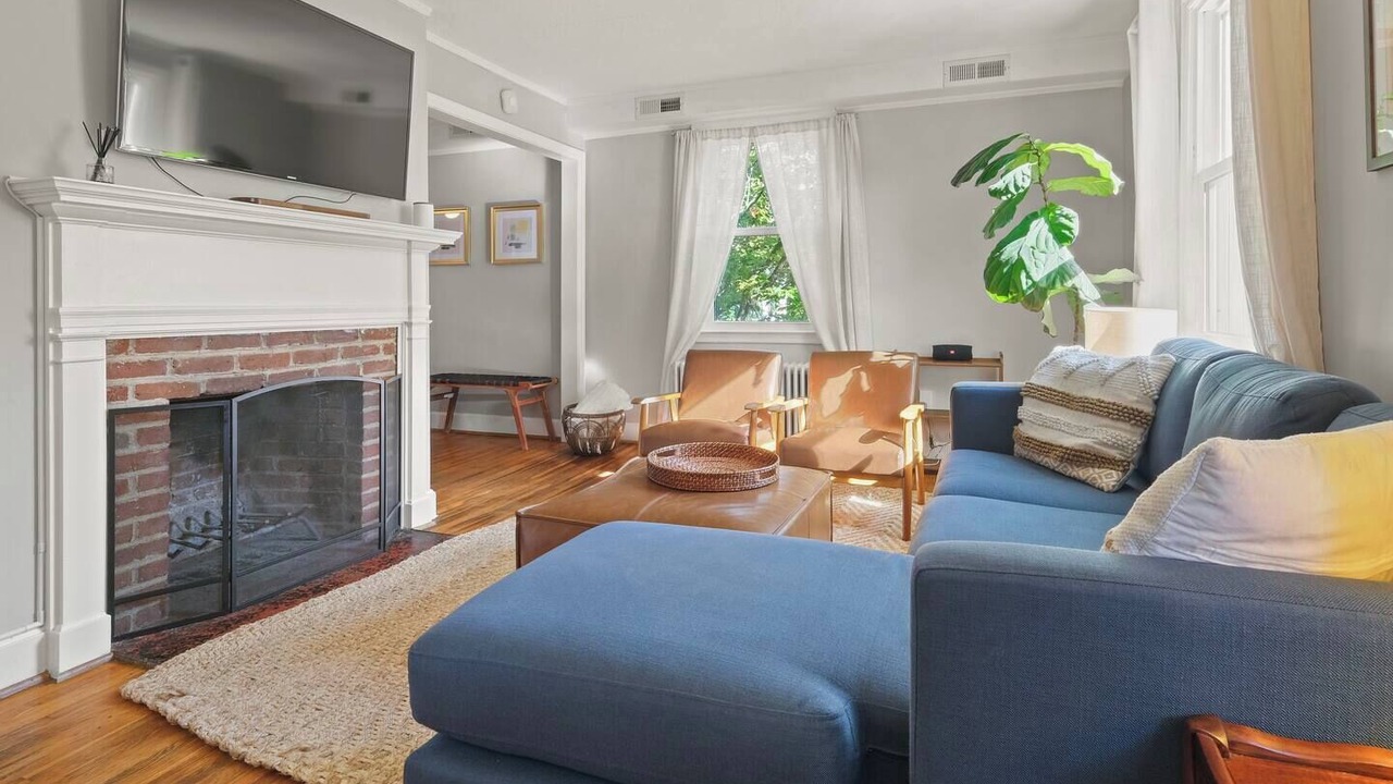 Photo of Livingroom in Fry's Spring