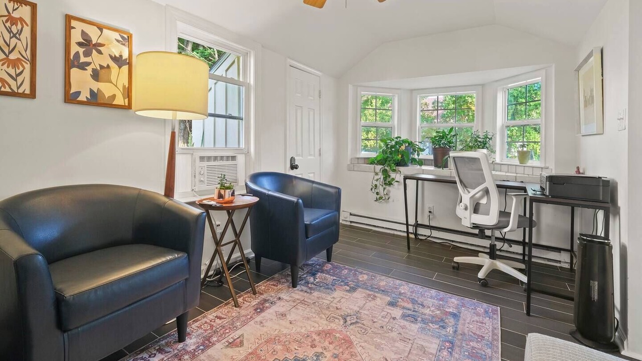 Photo of Livingroom in Fry's Spring