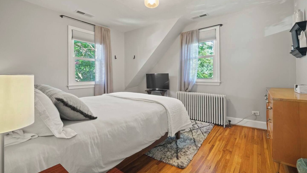 Photo of Bedroom in Fry's Spring