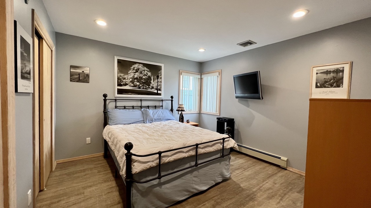 Photo of Bedroom in Aquebogue