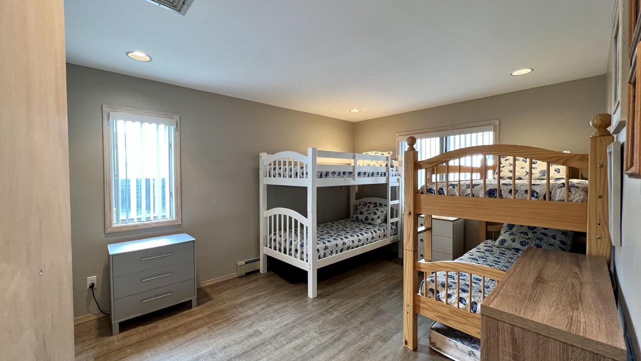 Photo of Bedroom in Aquebogue