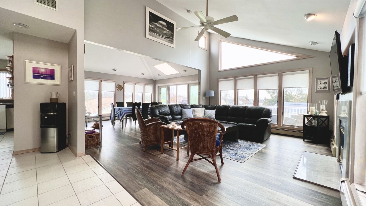 Photo of Livingroom in Aquebogue