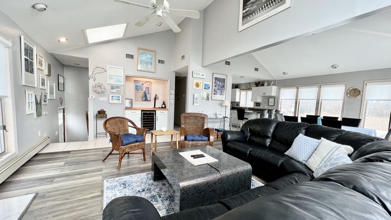 Photo of Livingroom in Aquebogue