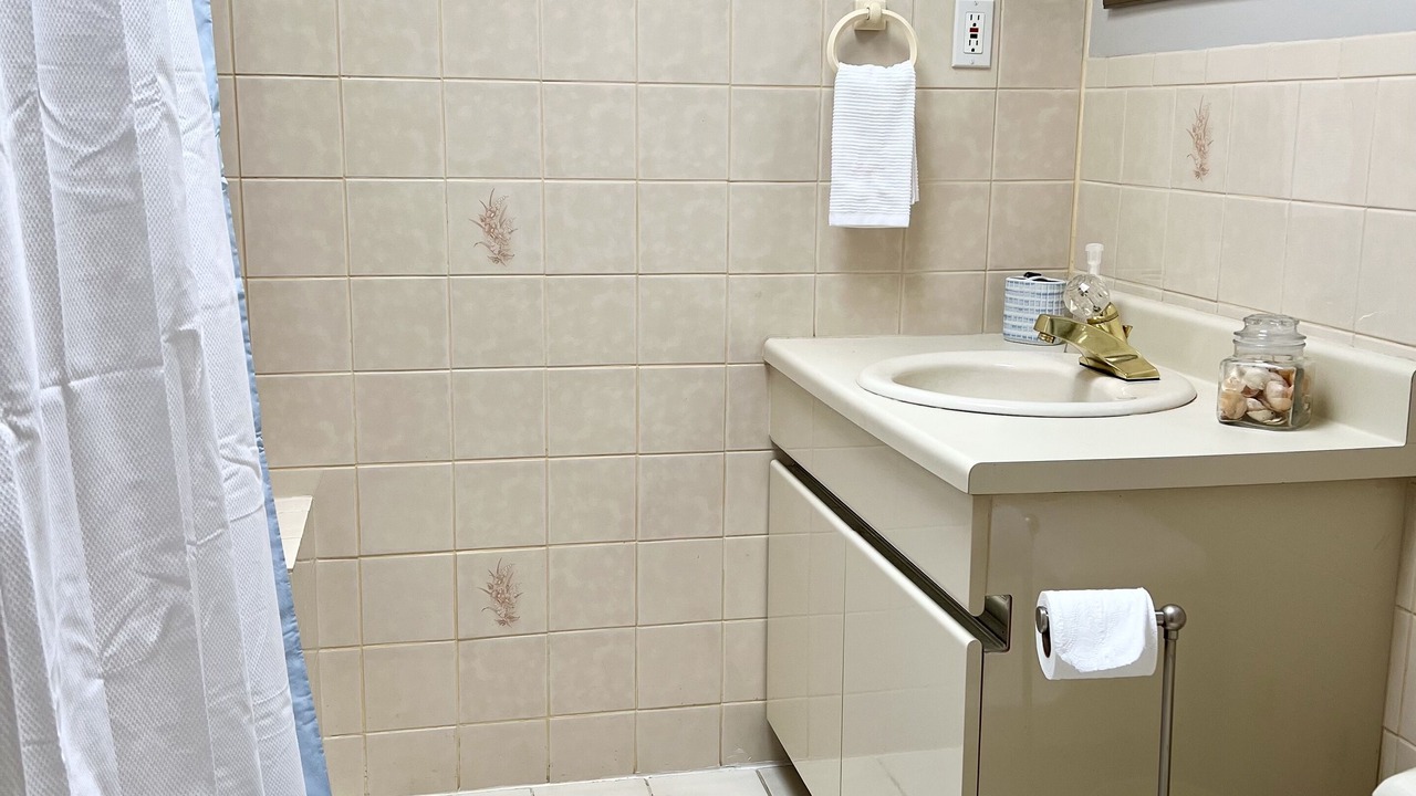 Photo of Bathroom in Aquebogue