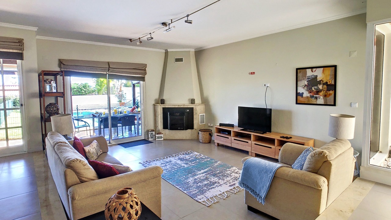 Photo of Livingroom in Garajau