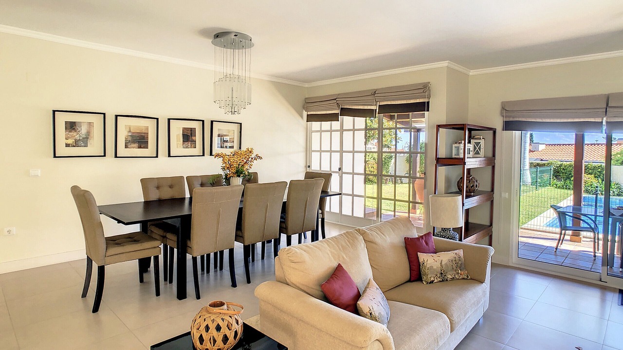 Photo of Livingroom in Garajau