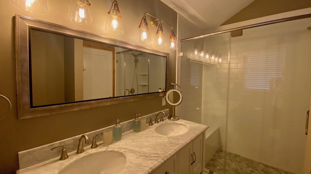 Photo of Bathroom in Huddleston