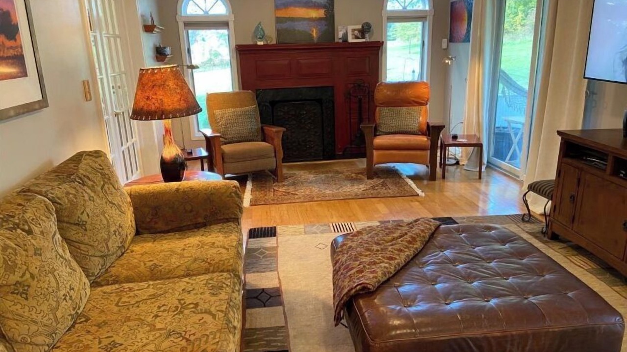 Photo of Livingroom in Hollowville