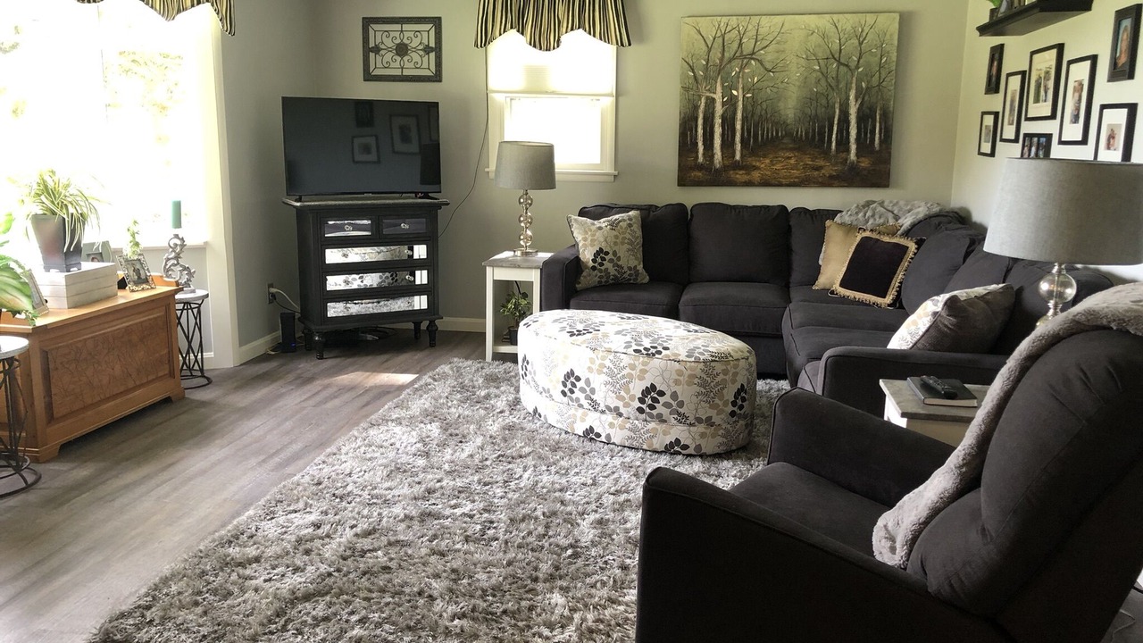 Photo of Livingroom in Wales Center