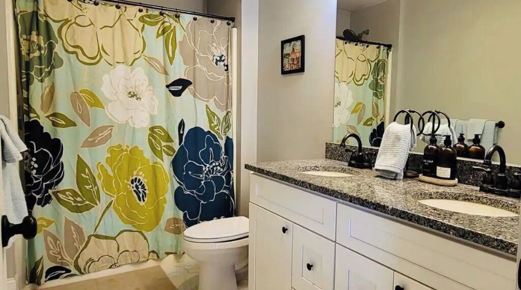 Photo of Bathroom in Newburgh