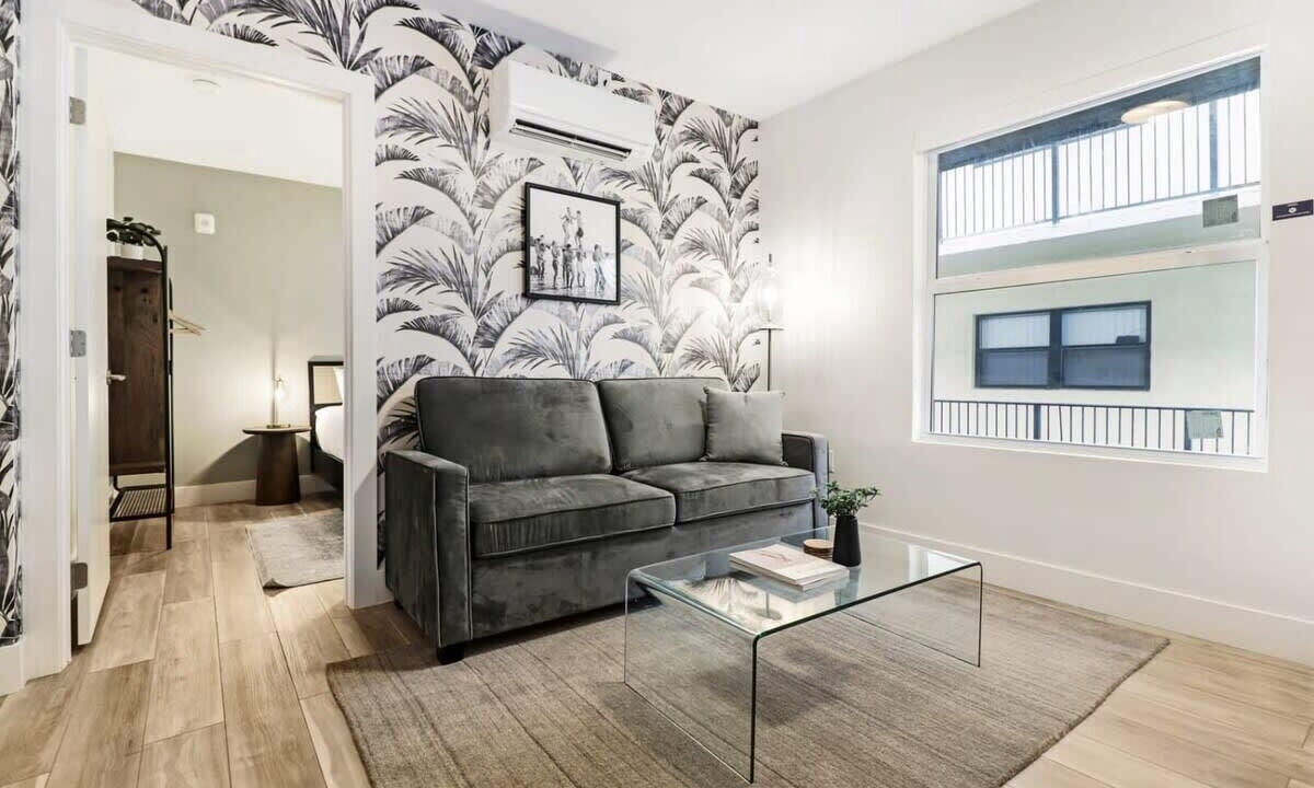 Photo of Livingroom in Mid Beach