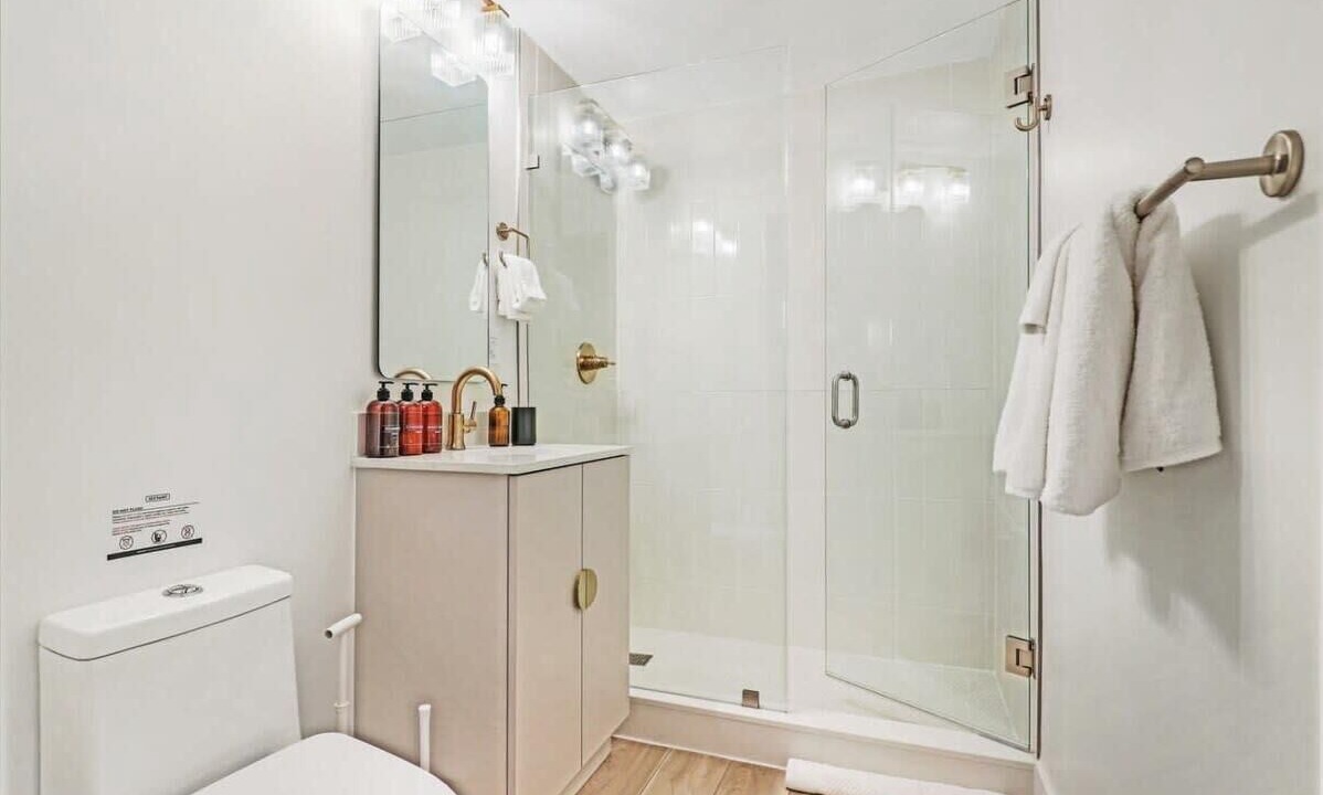 Photo of Bathroom in Mid Beach