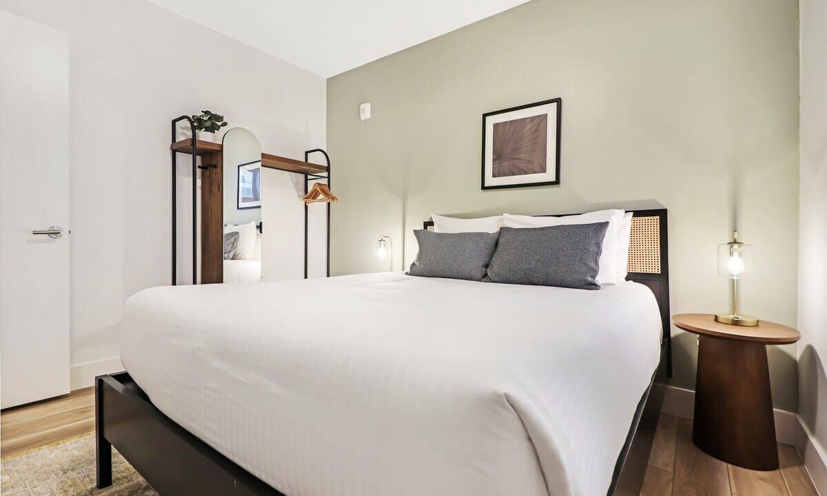 Photo of Bedroom in Mid Beach