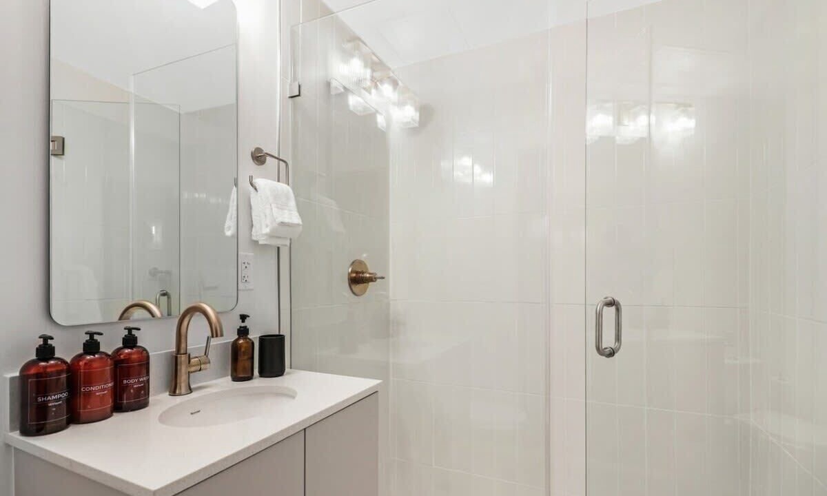 Photo of Bathroom in Mid Beach