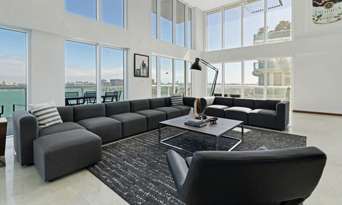 Photo of Livingroom in North Bay Village