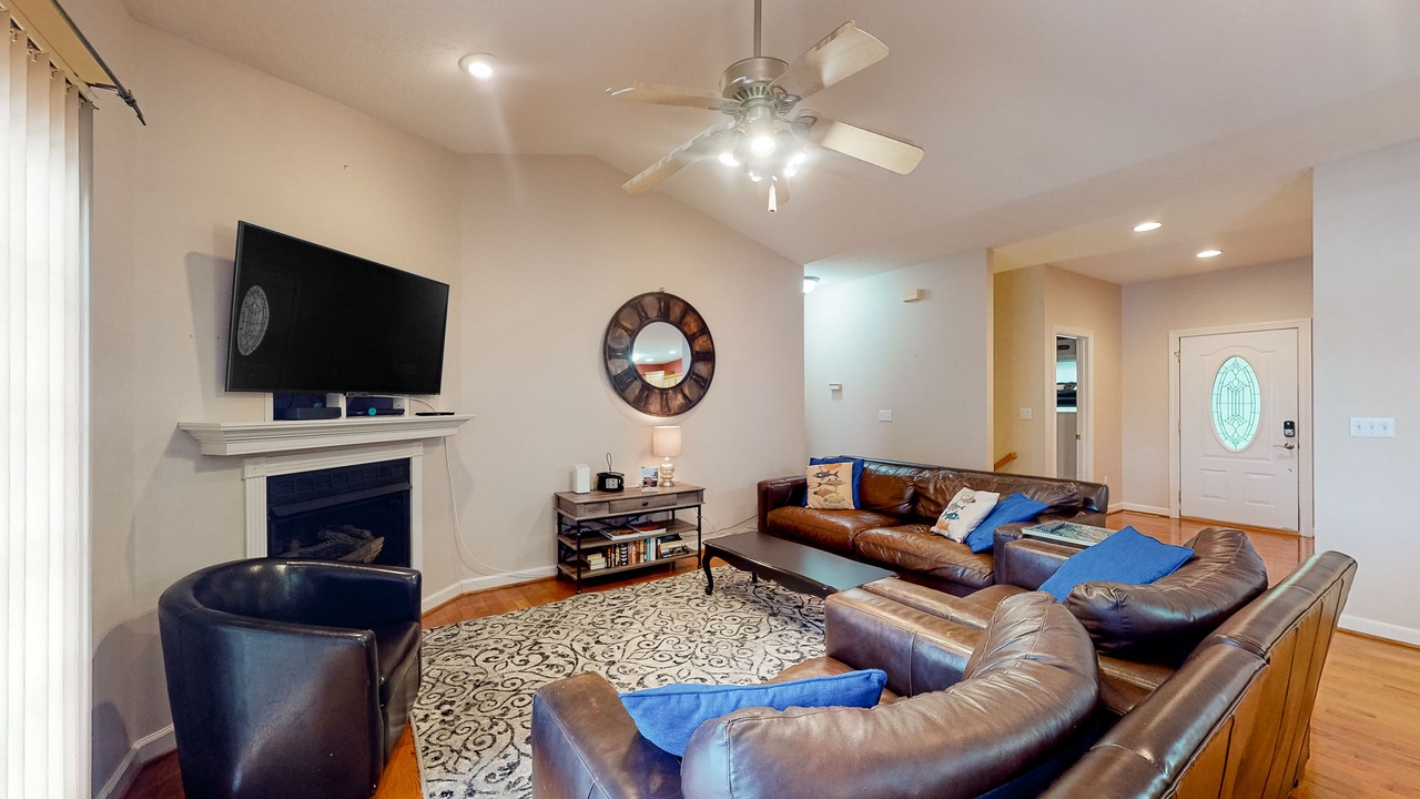 Photo of Livingroom in Westlake Corner
