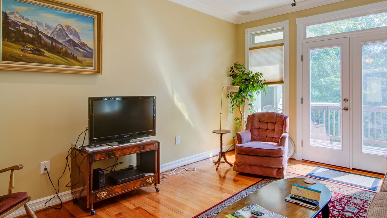 Photo of Livingroom in Westlake Corner