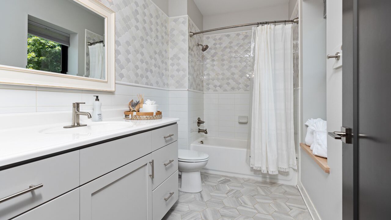 Photo of Bathroom in Boyd Tavern