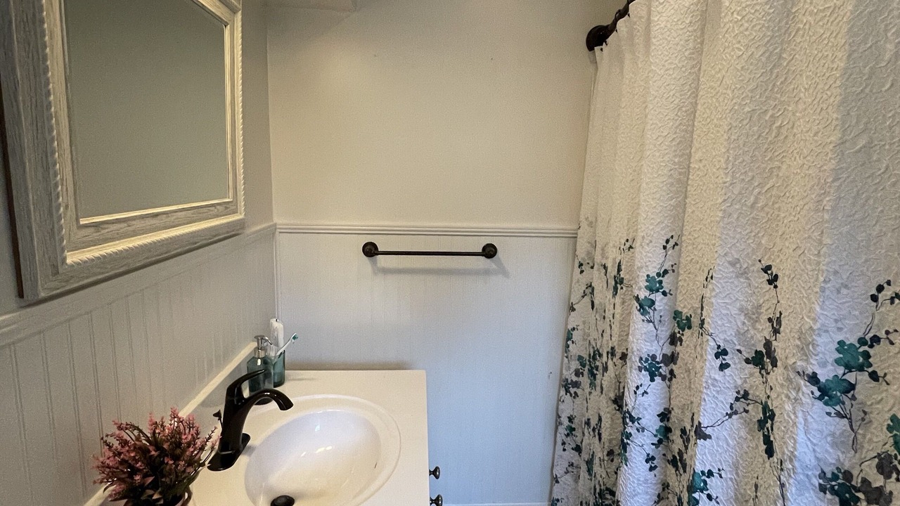 Photo of Bathroom in Luray