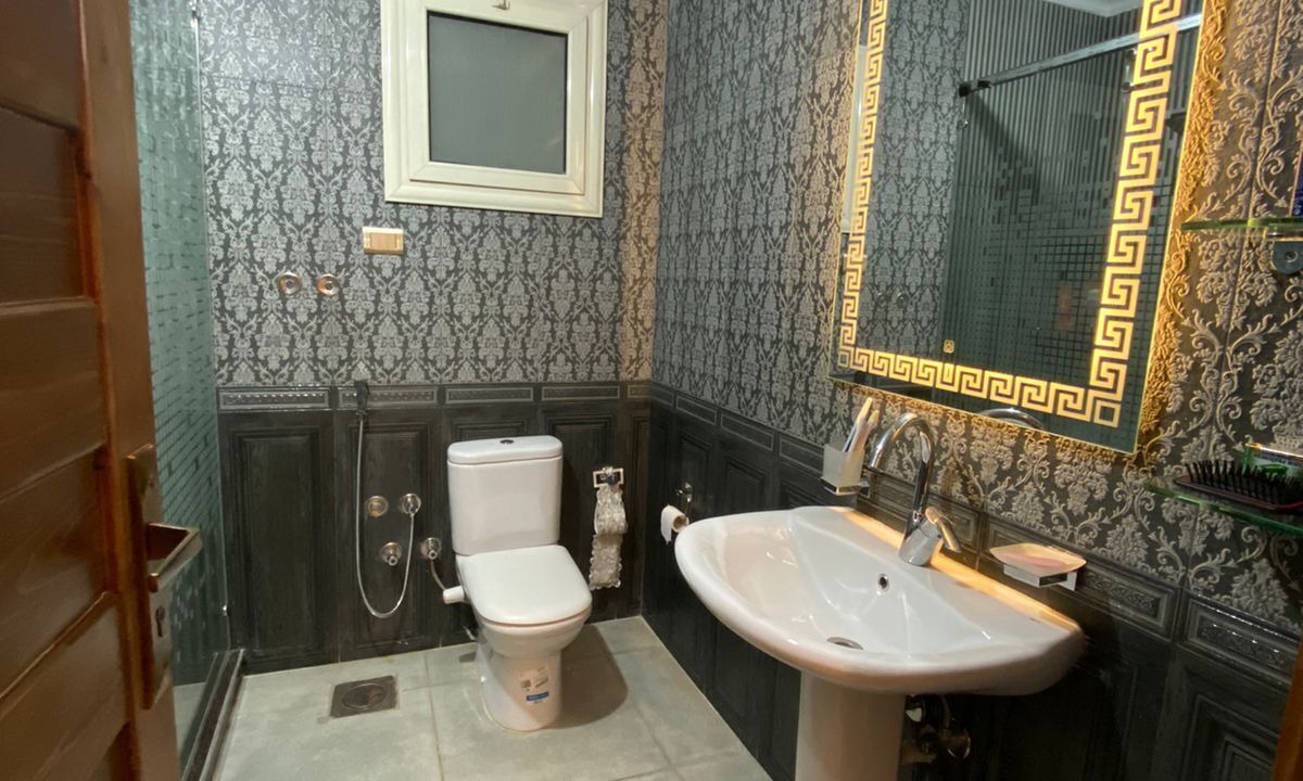 Photo of Bathroom in Garden City