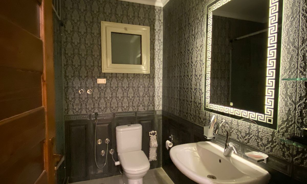 Photo of Bathroom in Garden City