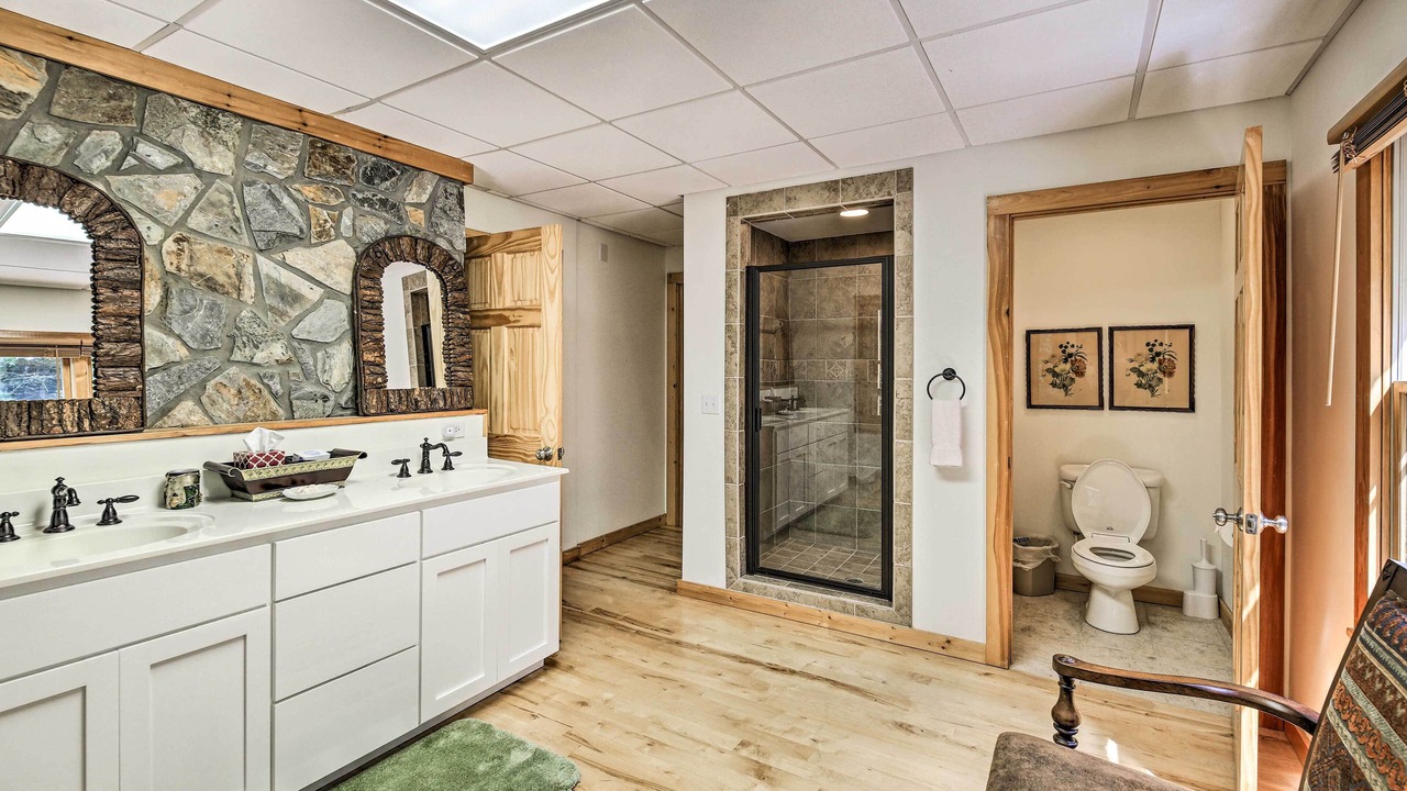 Photo of Bathroom in Piney Creek