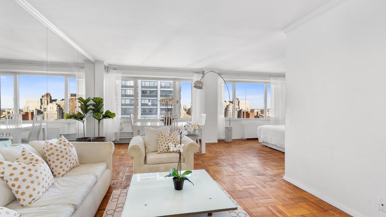 Photo of Livingroom in Sutton Place