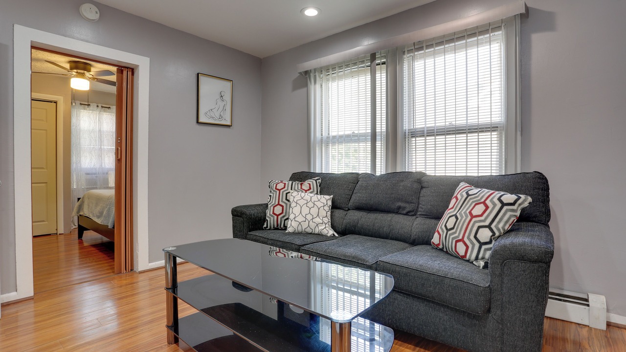 Photo of Livingroom in Teaneck