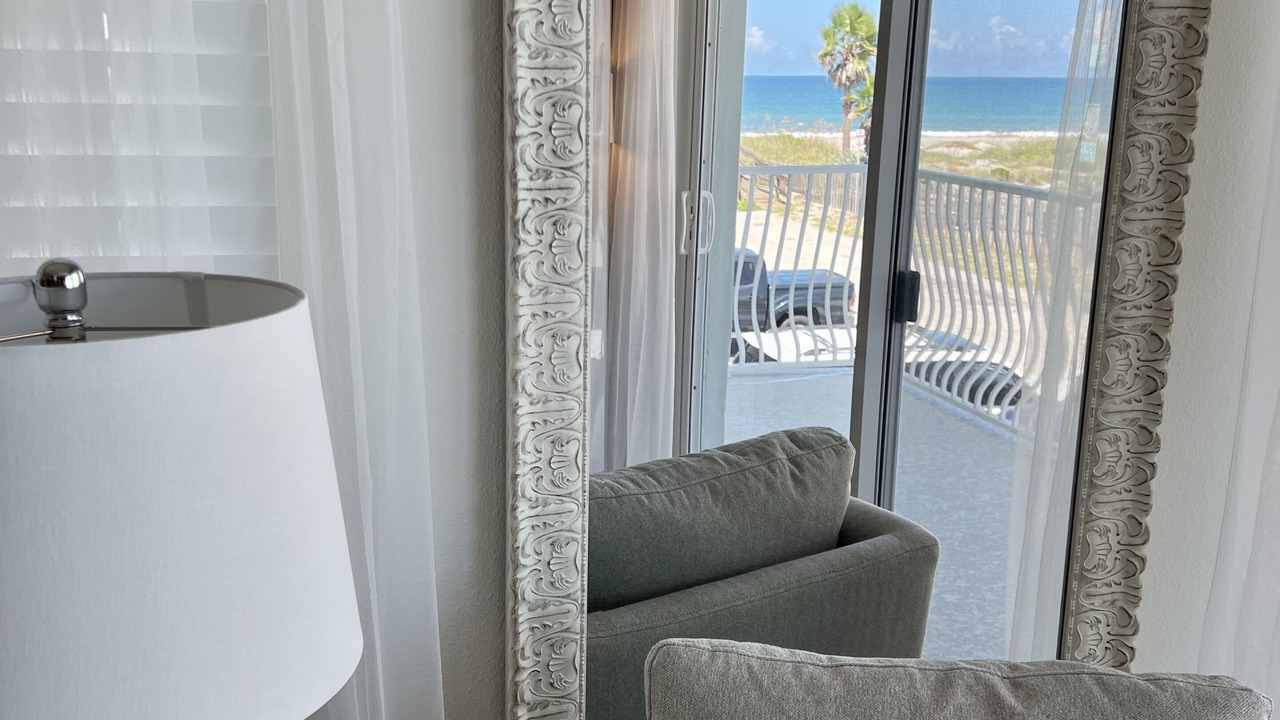 Photo of Livingroom in Crescent Beach