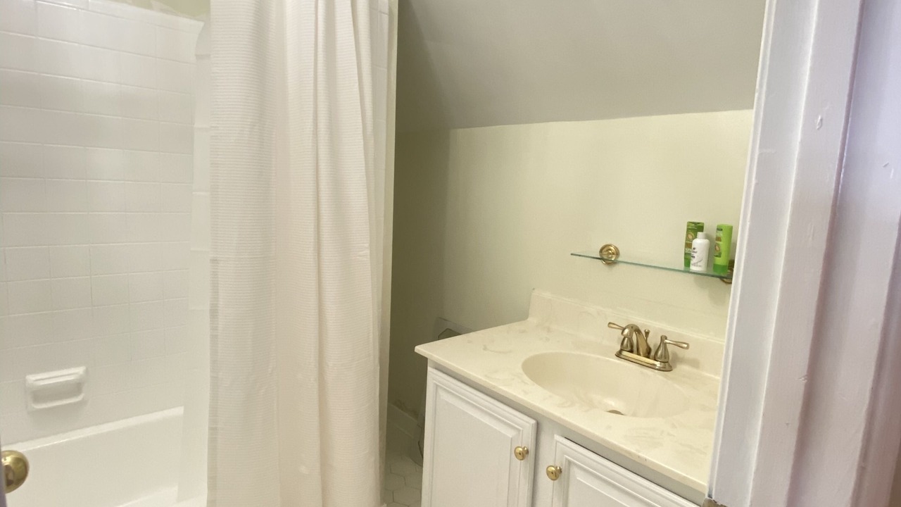 Photo of Bathroom in Yorktown