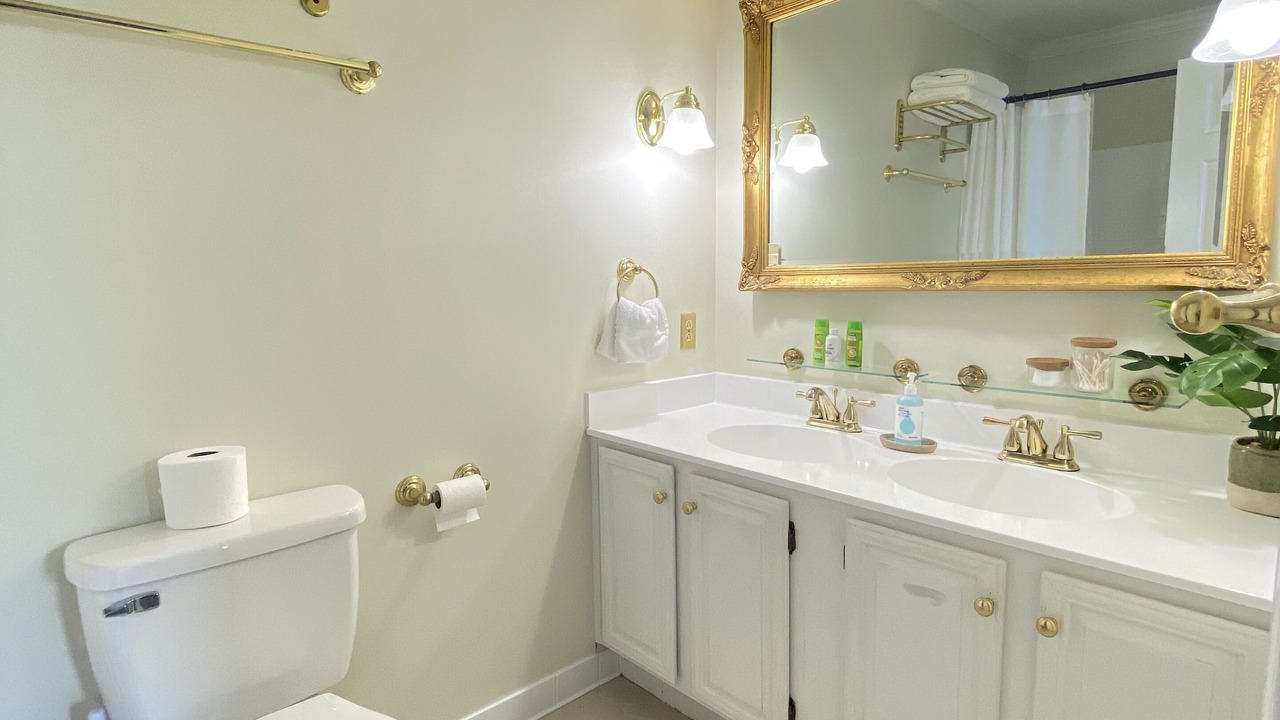 Photo of Bathroom in Yorktown