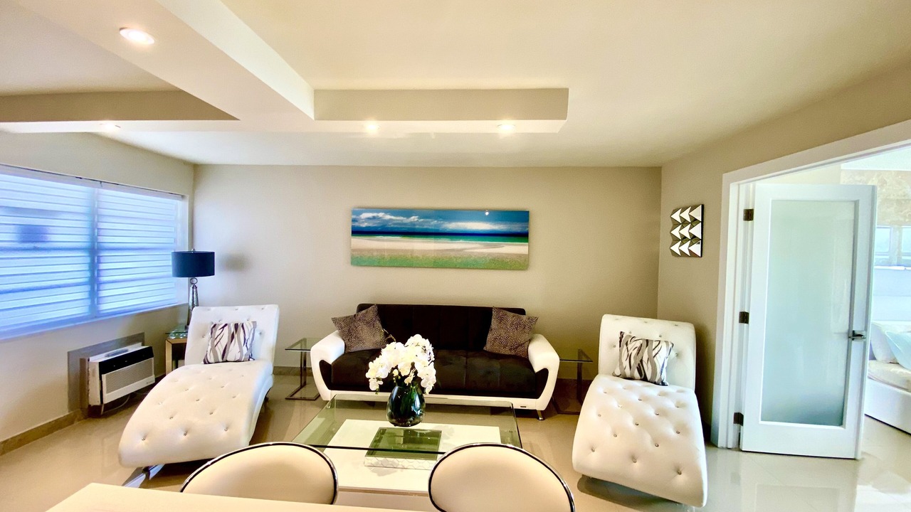 Photo of Livingroom in North Bay Village