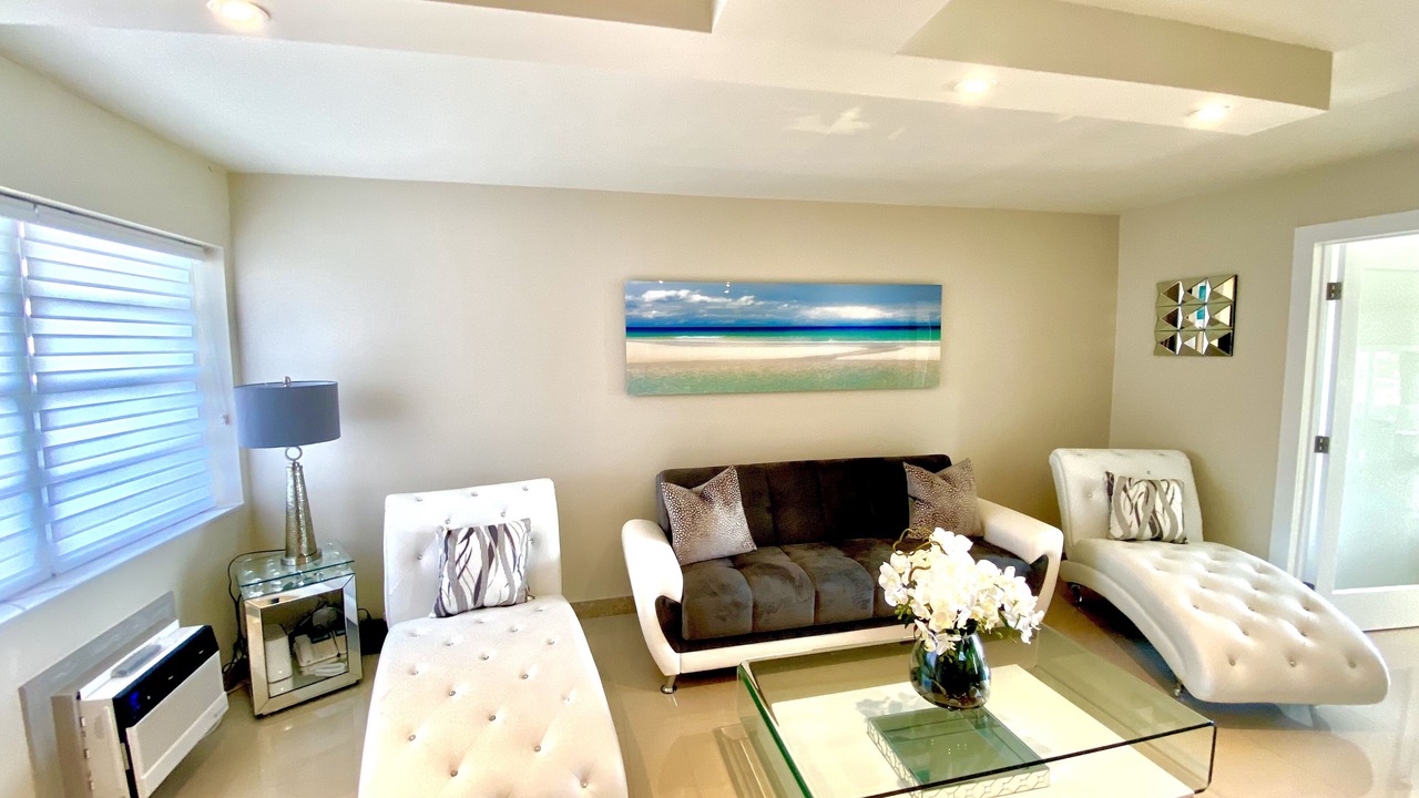 Photo of Livingroom in North Bay Village