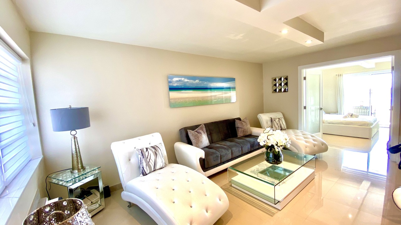 Photo of Livingroom in North Bay Village