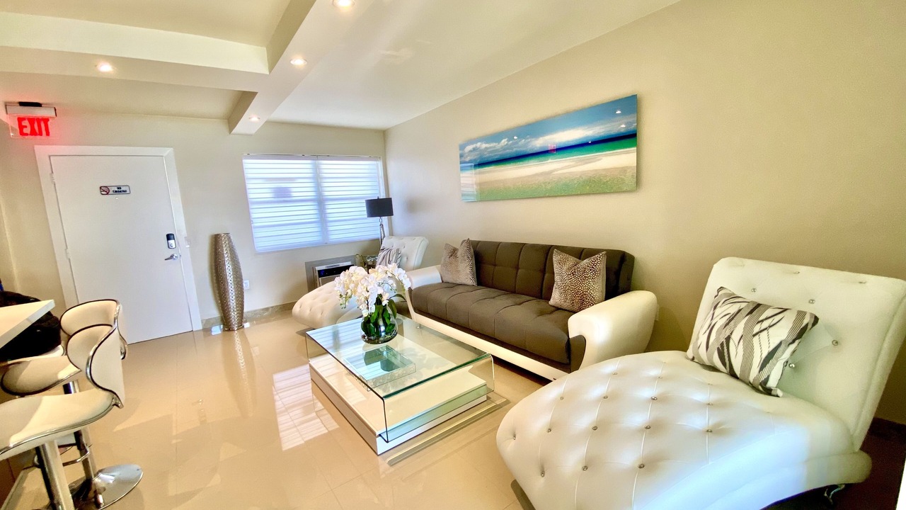Photo of Livingroom in North Bay Village