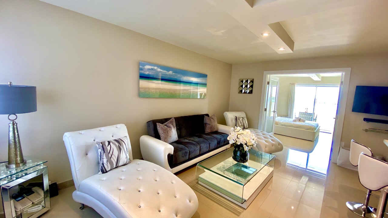 Photo of Livingroom in North Bay Village