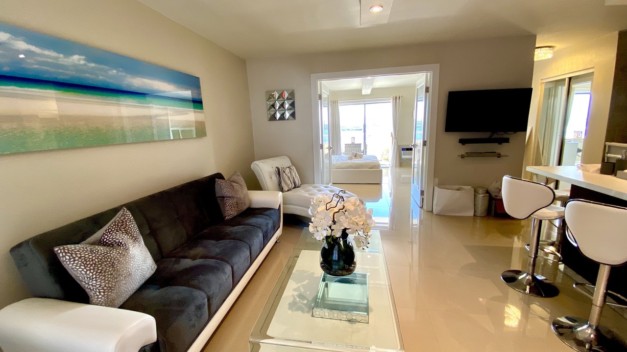 Photo of Livingroom in North Bay Village