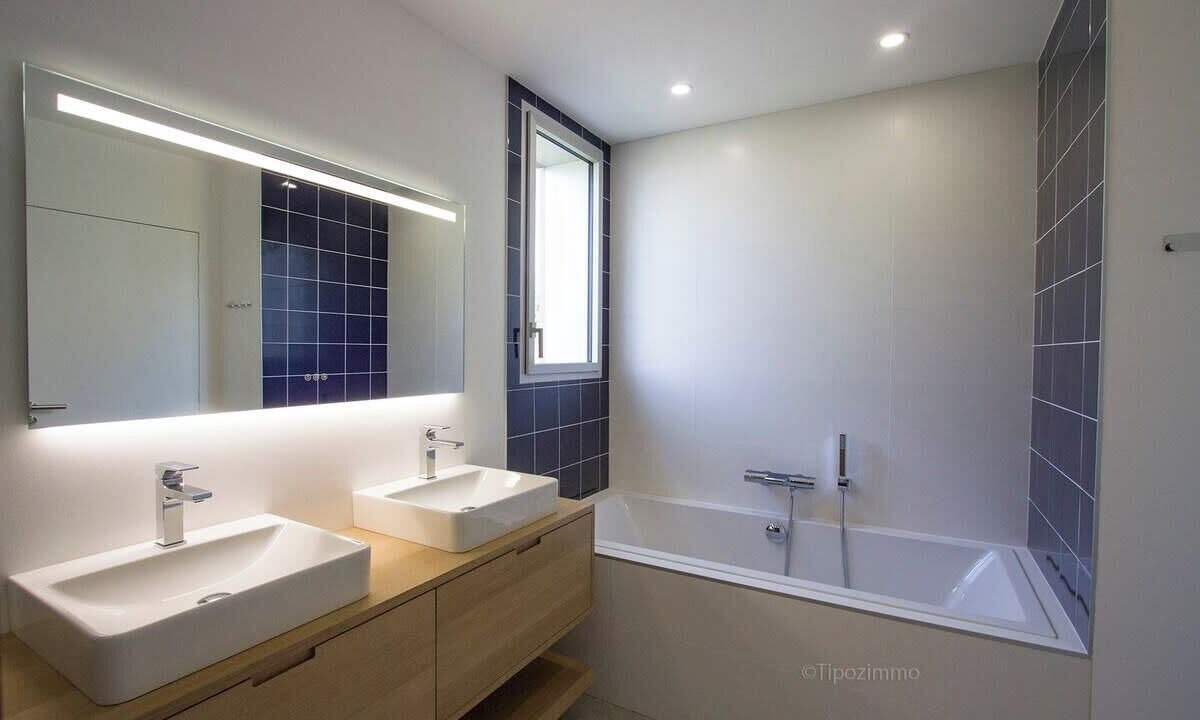 Photo of Bathroom in Plovan