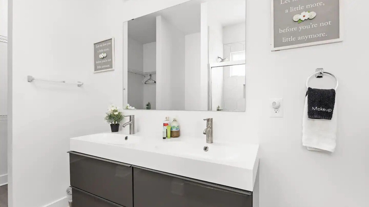 Photo of Bathroom in Fountain Square