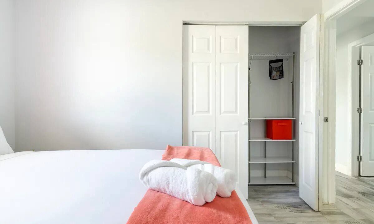 Photo of Bedroom in Lauderhill