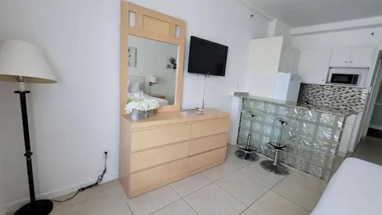 Photo of Bedroom in Mid Beach