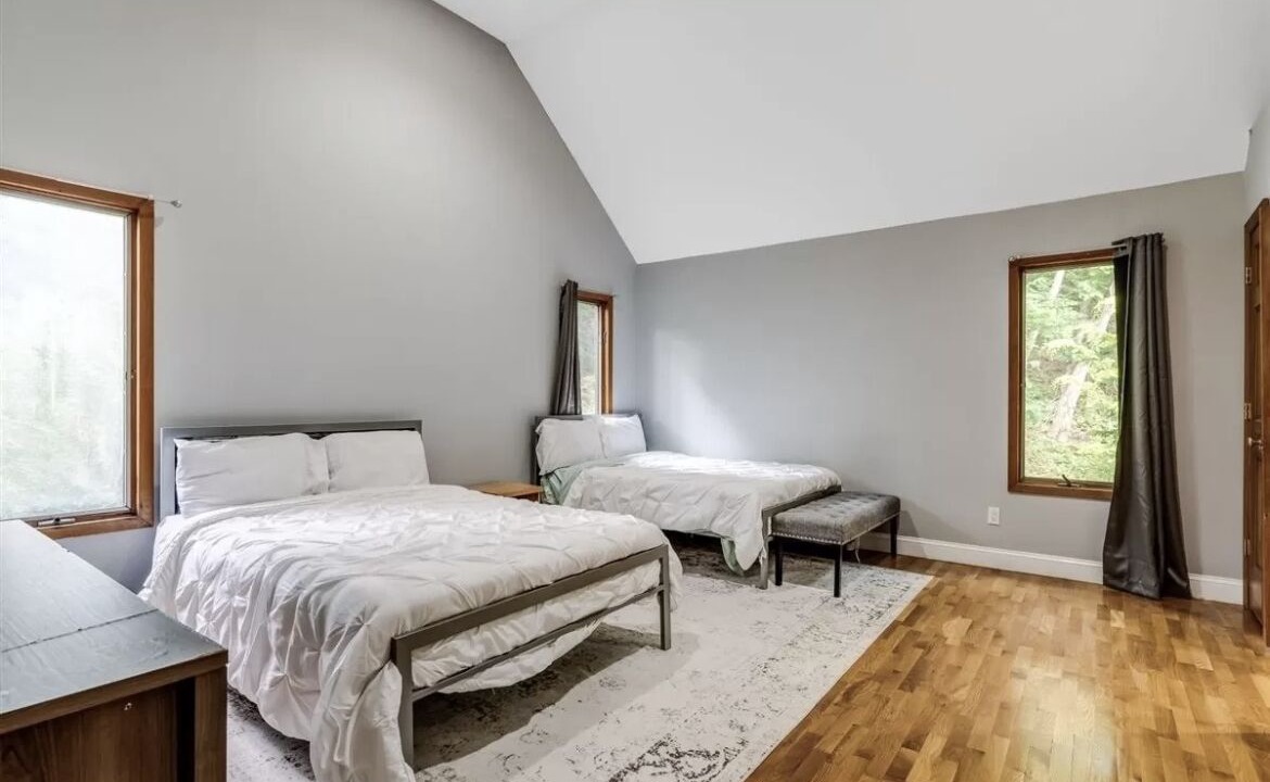 Photo of Bedroom in Fort Salonga